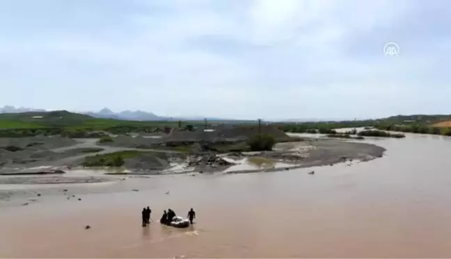 (DRONE) Aras Nehri'nde sulara kapılan çobanın cansız bedenine ulaşıldı