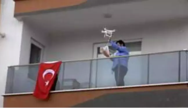 Ekmeğini bakkaldan drone ile aldı