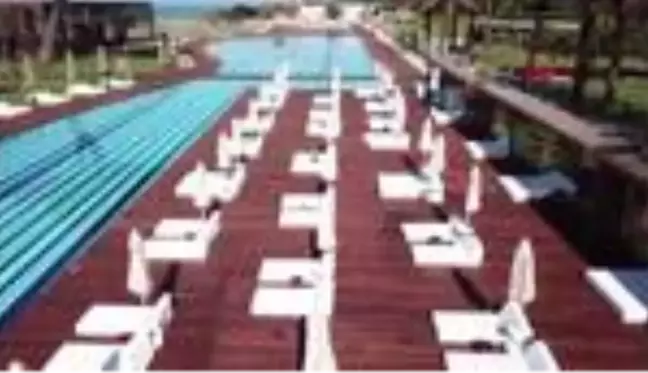 ANTALYA Misafirler dönmek istemeyince 5 yıldızlı otel açık tutuldu