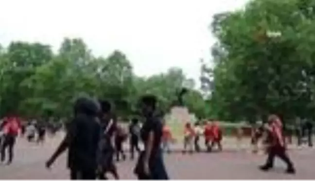 Londra'da binlerce kişi Hyde Park'ta toplanarak ırkçılık karşıtı protesto düzenledi