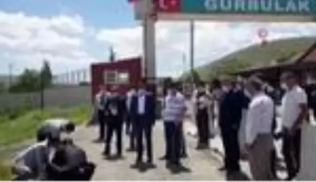 DAİB yönetimi sınır kapısında kurban kesip dua etti