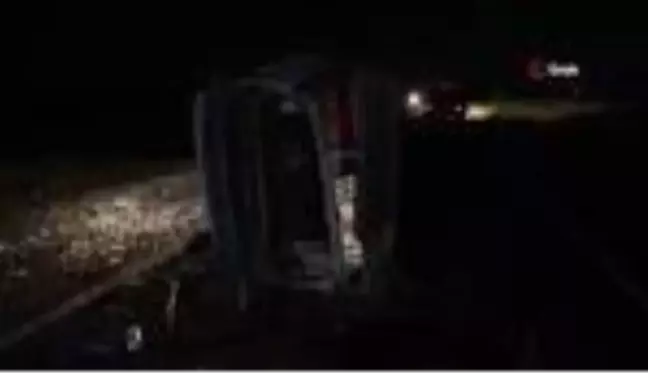 Kaza yapan otomobile, başka bir araç çarptı: 3 yaralı
