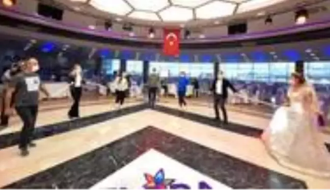 Düğün salonlarında uyulacak kurallar nelerdir? Düğün salonlarında uygulanacak olan koronavirüs önlemler nelerdir? Düğünlerde takı takılacak mı?