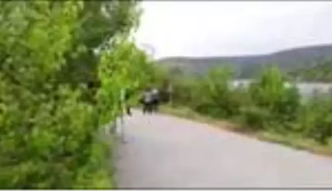 Atlı ve bisikletli polis timlerinden Eymir Gölü'nde sosyal mesafe denetimi