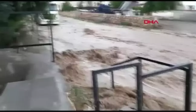 Gölova'da sağanak yağış sele neden oldu