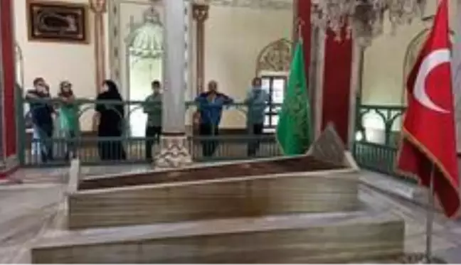 Fatih Sultan Mehmed'in babası Sultan 2. Murad'a Ayasofya müjdesi