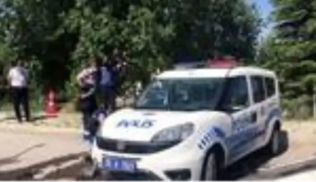 Polis aracı devrildi: 2 yaralı - ESKİŞEHİR