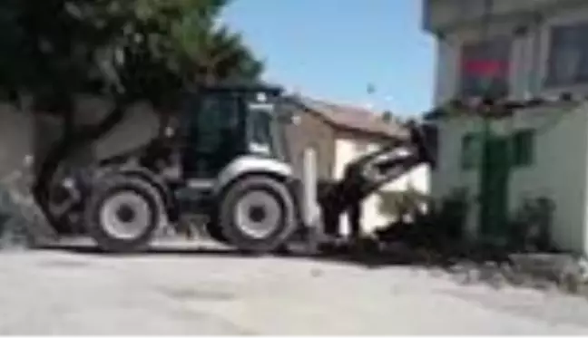 Çorum'da yola engel asırlık türbe kaldırıldı