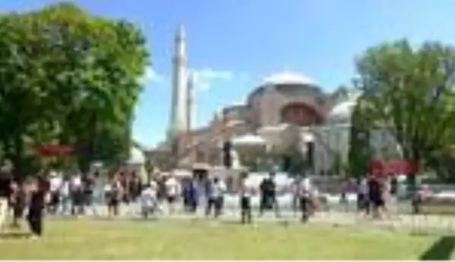 Ayasofya-i Kebir Cami-i Şerifi'nde ziyaretçi yoğunluğu sürüyor