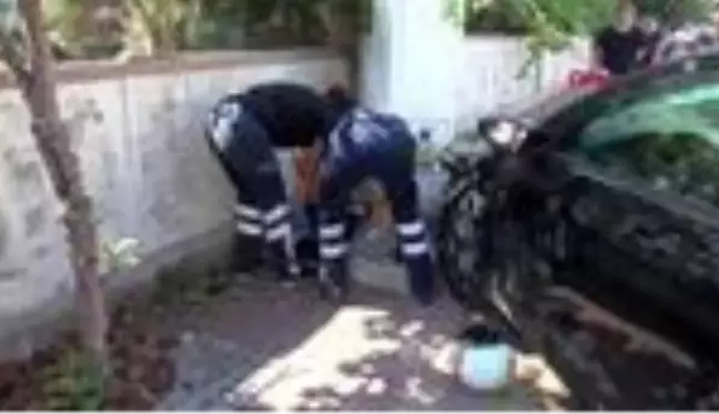 Başındaki kaskı ölümden kurtardı