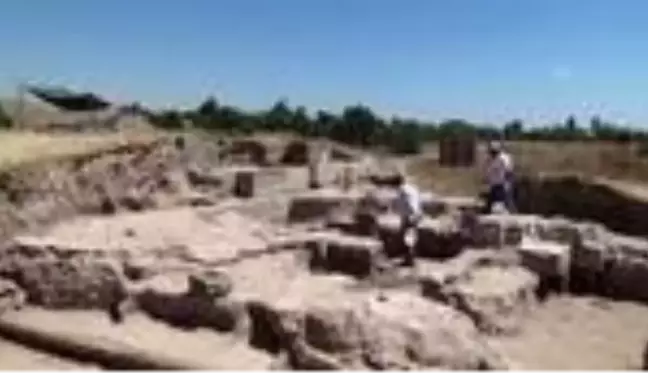 Eski Ahlat Şehri İç Kalesi'ndeki kazılarda yeni bulgulara rastlandı