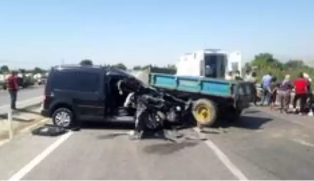 Alaşehir'de trafik kazası: 2 yaralı