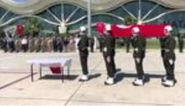 İdlib'de rahatsızlanarak şehit olan Tuğgeneral Sezgin Erdoğan'ın naaşı memleketine uğurlandı - HATAY