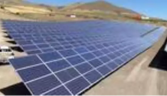 Ahlat Belediyesi 3 bin 500 panelden oluşan güneş enerji üretim tesisi kurdu