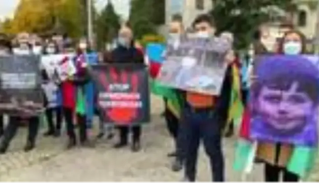 İsviçre'de Türklerden Azerbaycan'a destek mitingiErmenilerin sivil katliamları protesto edildi