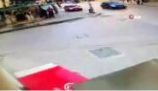 Son dakika... Ordu'da feci kaza kamerada...Kaldırımda duran vatandaşa çarptı