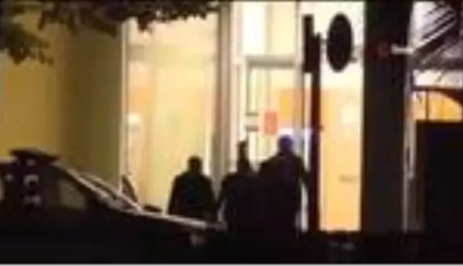 Gürcistan'da silahlı saldırgan 3 rehineyle bankadan ayrıldı