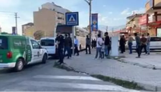 Mahalle arasına kaçan kaçak göçmenleri polis yakaladı