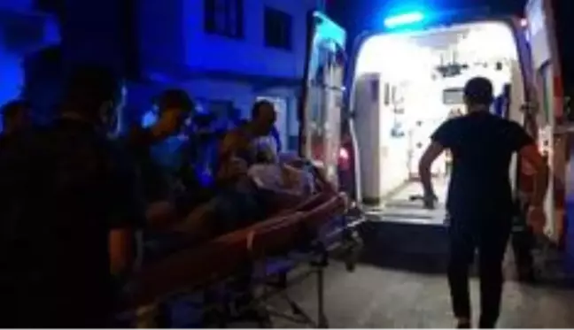 Yayalara çarpan alkollü sürücüye bir vatandaş tampon yaptı