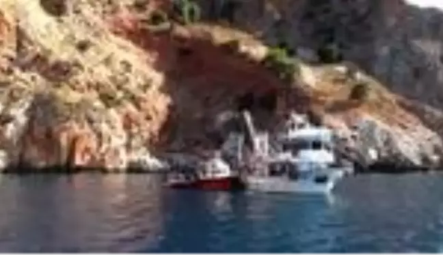 Alanya'da batan tur teknesi su altından çıkarıldı