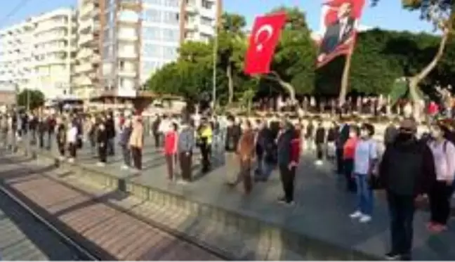 Antalya'da sosyal mesafeli 10 Kasım töreni