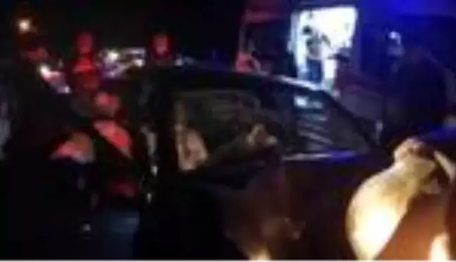 Otomobil ile minibüs çarpıştı 4 kişi yaralandı