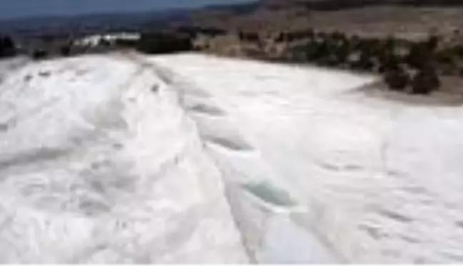 Pamukkale, Kovid-19 salgınına rağmen ilgi görmeye devam ediyor