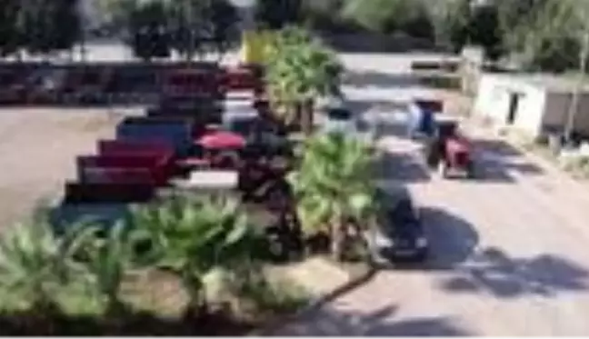 Düziçi'nde traktör sürücülerine reflektör dağıtıldı