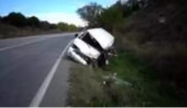 Son dakika... TEKİRDAĞ- Tekirdağ'da kamyon ile minibüsün çarpıştığı kazada baba oğul yaralandı