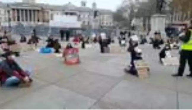 Fransa'daki güvenlik yasa tasarısı ve polis şiddeti İngiltere'de protesto edildi