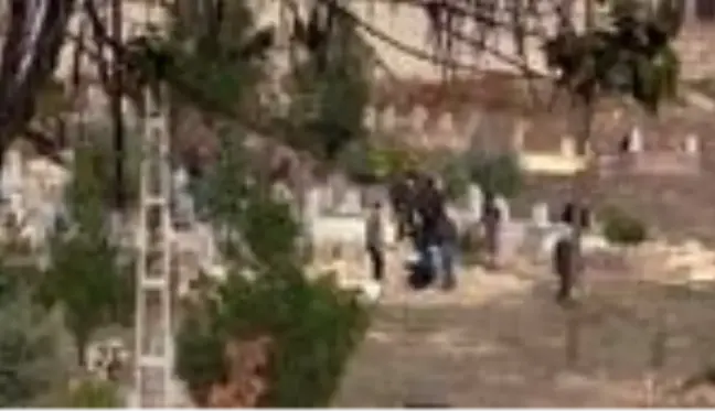 Vasiyeti üzerine mezar taşına