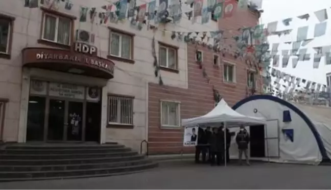 Diyarbakır anneleri evlatlarına kavuşmak için bekleyişini sürdürüyor