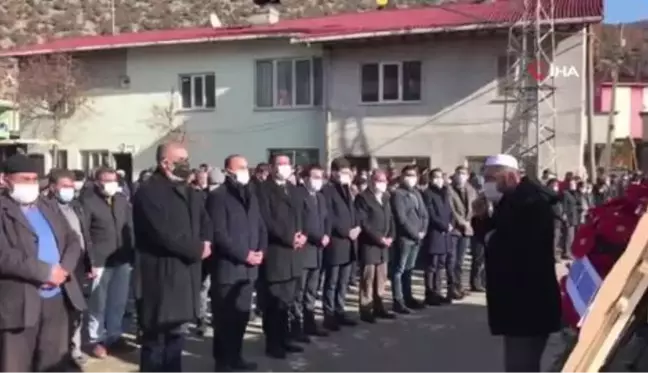 Koronadan ölen belediye başkanının cenazesine yoğun katılım dikkat çekti