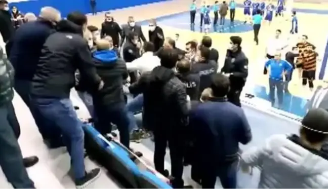 Son dakika haberleri... Voleybol 1. Lig Erkekler B Grubu müsabakasında arbede