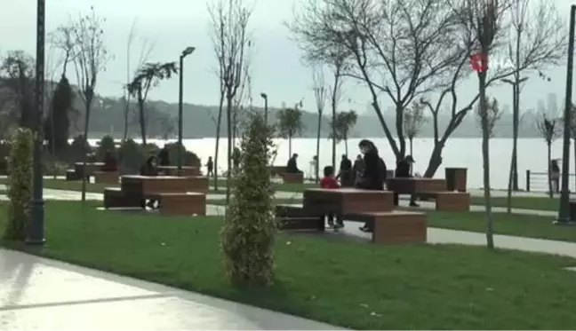 Beykoz sahilde korona virüse karşı sosyal mesafeli banklar