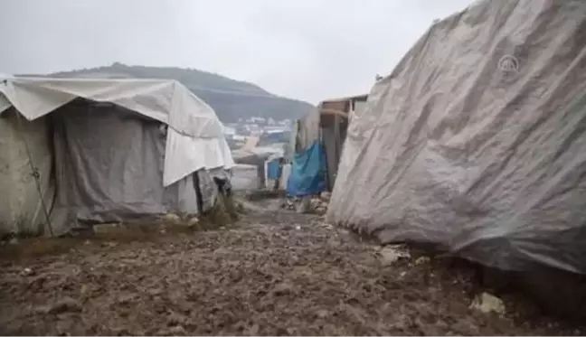 Son dakika! İdlib'deki kamplarda barınan Türkmen aileler, çocuklarına giyecek ve yakacak temin etmekte zorluk çekiyor