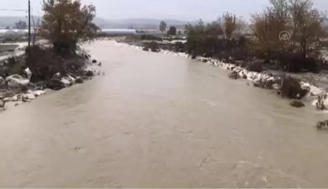 Kaş Belediye Başkanı, zarar gören seralarda inceleme yaptı (1)