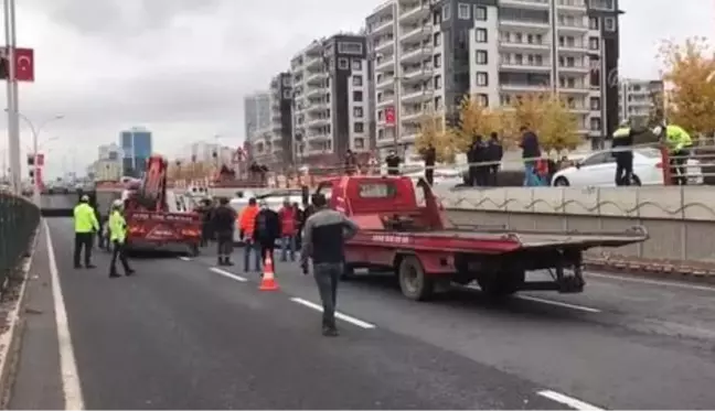 DİYARBAKIR - Yolcu minibüsü devrildi: 7 yaralı - Güvenlik kamerası