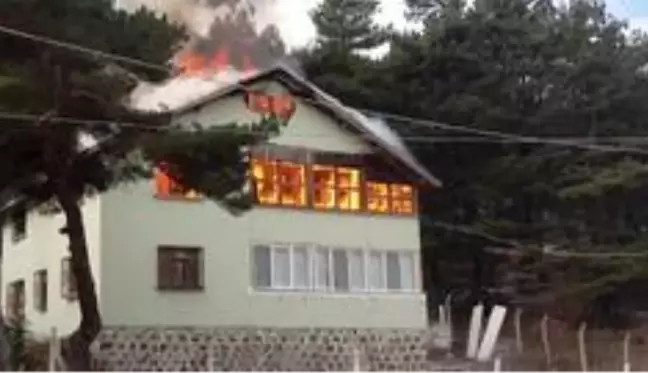 Son dakika haber: - Tadilat yapılan yayla evi alev alev yandı