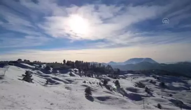 Dipsiz Göl soğuk hava nedeniyle buz tuttu