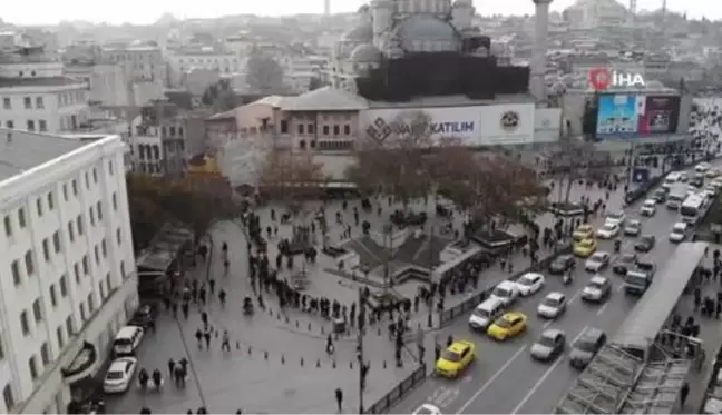 Sosyal mesafesiz milli piyango kuyruğu havadan görüntülendi