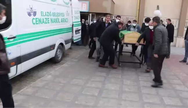 Trafik kazasında ölen baba, anne ve kızının cenazeleri yan yana toprağa verildi