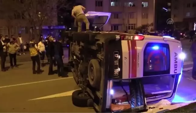 ÇANAKKALE - Taksi ile ambulans çarpıştı: 5 yaralı