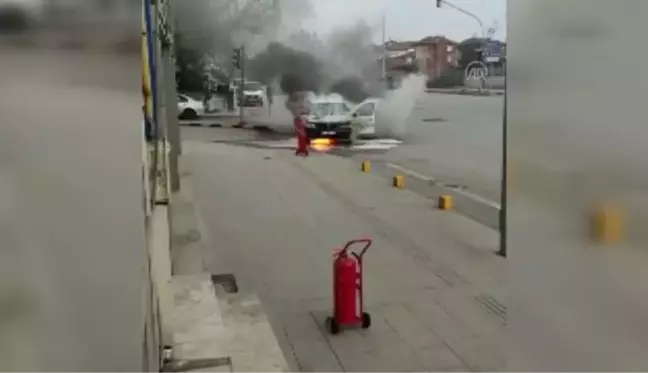 KIRIKKALE - Seyir halindeki otomobilde çıkan yangın hasara neden oldu