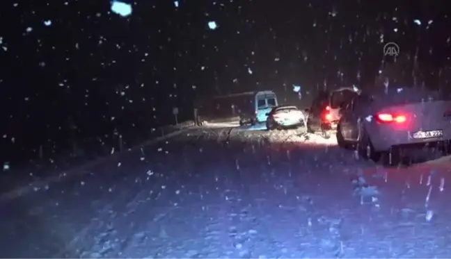 Kar yağışı nedeniyle Kayseri-Sivas kara yolunda çok sayıda araç mahsur kaldı