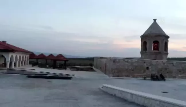 Afrin'deki Ömer Bin Hattab Camii ve Nebi Huri Türbesi restore edildi