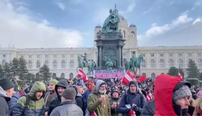 Avusturya'da binlerce gösterici Kovid-19 önlemlerini protesto etti