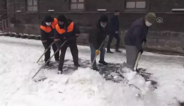 Doğu'da kar yaşamı olumsuz etkiliyor