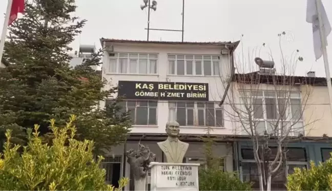 Kaş ilçesinde yüksek kesimler beyaza büründü