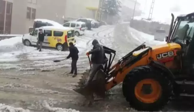 Kozluk belediyesinden yol tuzlama çalışması